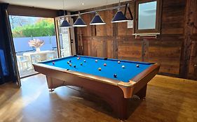 Appartamento con Biliardo Privato Patio e Parcheggio Aosta